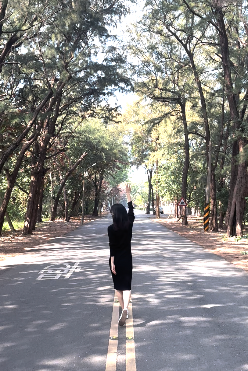 陽光照射後的樹蔭好美好好拍,喜歡旅行時偶然發現的小秘境 ❤️