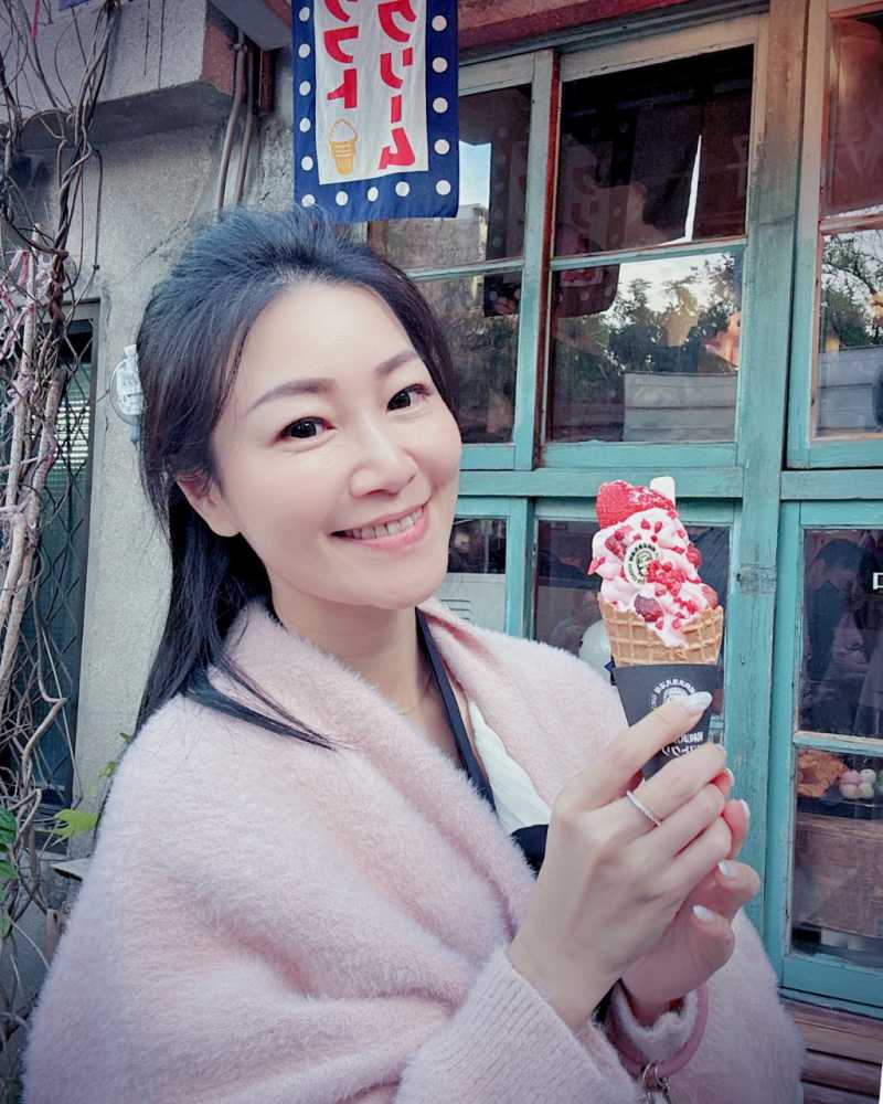 草莓冰淇淋好好吃！喜歡草莓口味的朋友們真的不能錯過 #余朱青