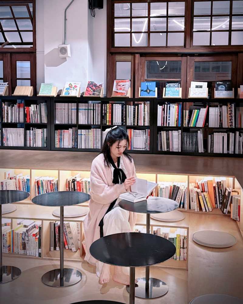 去過松菸無數次,意外發現這個好有設計感的圖書館 #余朱青