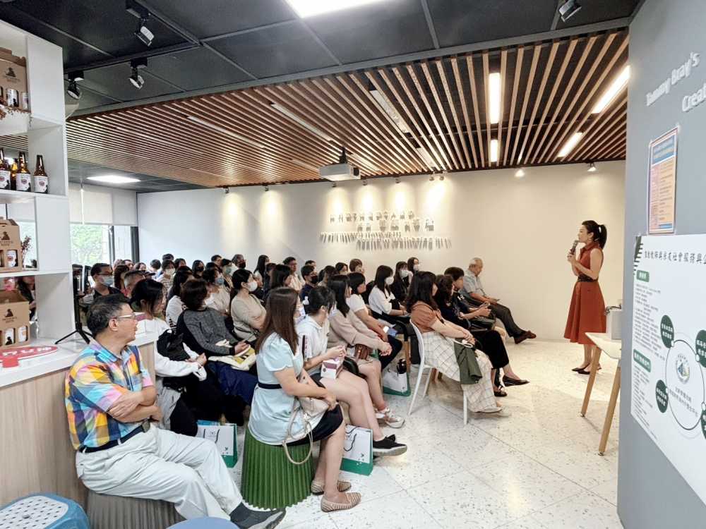 非常開心受邀回母校 #輔仁大學 分享