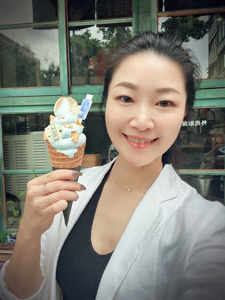 清爽的橘子味配上濃郁的霜淇淋，真是絕配啊！#可爾必思藍柑橘霜淇淋