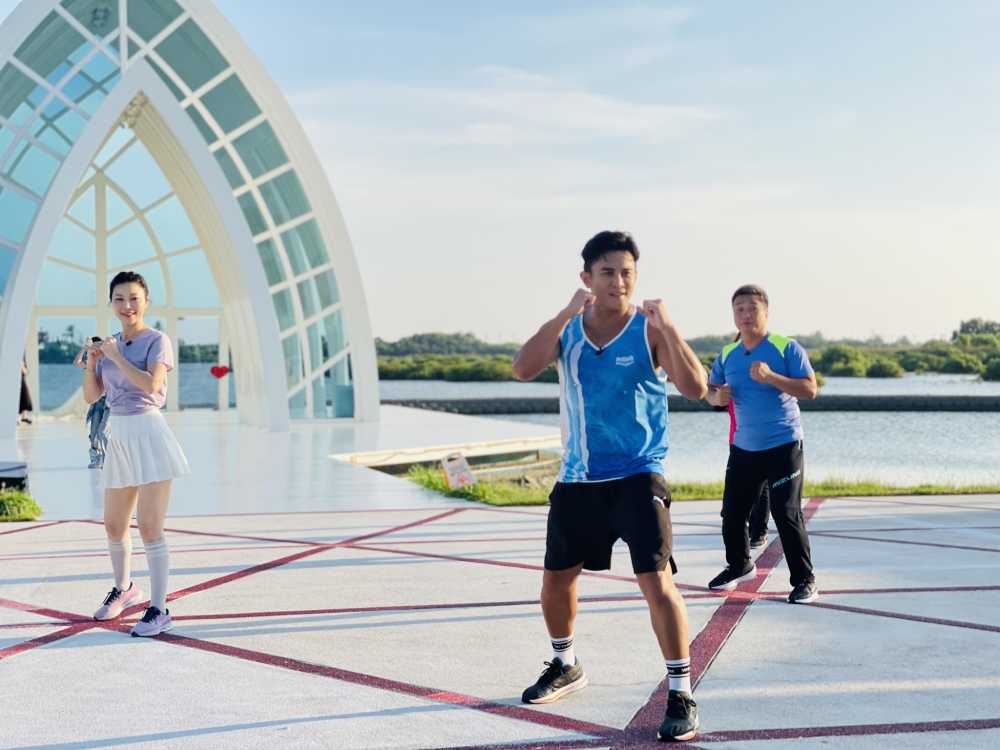 台南北門水晶教堂這麼美的地方當然要來拍美照！拍完後來拳擊有氧運動 輕鬆鍛鍊上半身